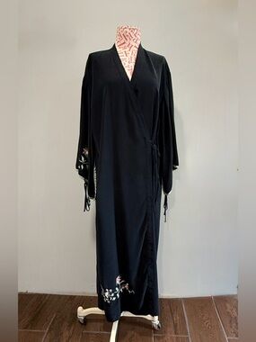 100% Silk Vintage Willow Blossom Embroidered Wrap Robe Matte Black Floral Large